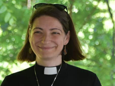 Pastor Viktoria Parvin